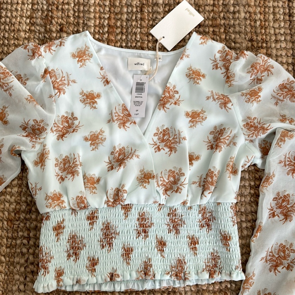 Aritzia crop top size Small (New)
